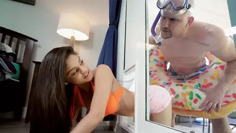 She got stuck and the teenage got her cooch pummeled